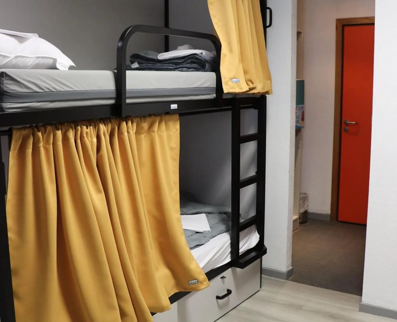 Hi Jacques Brel Hostel